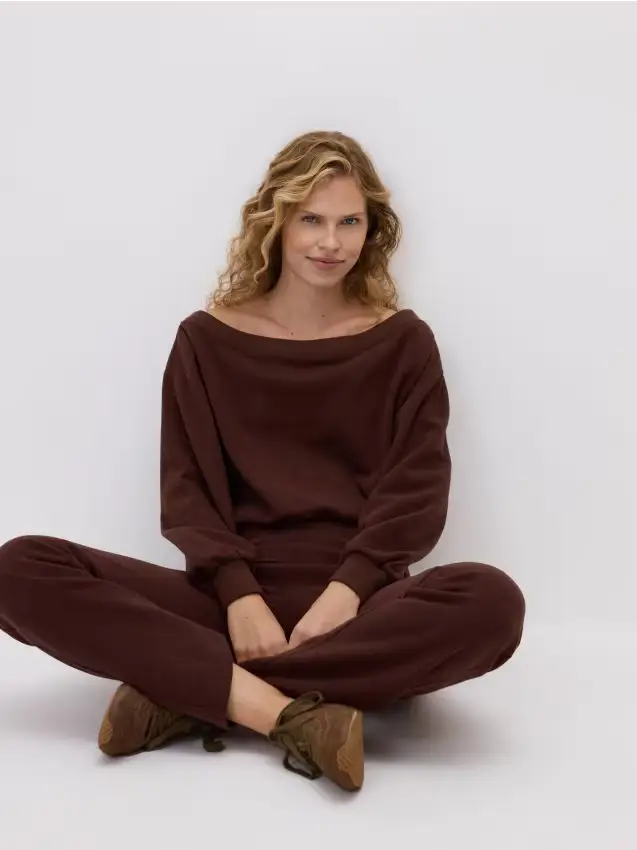 Blusa con spalle aperte - caffè