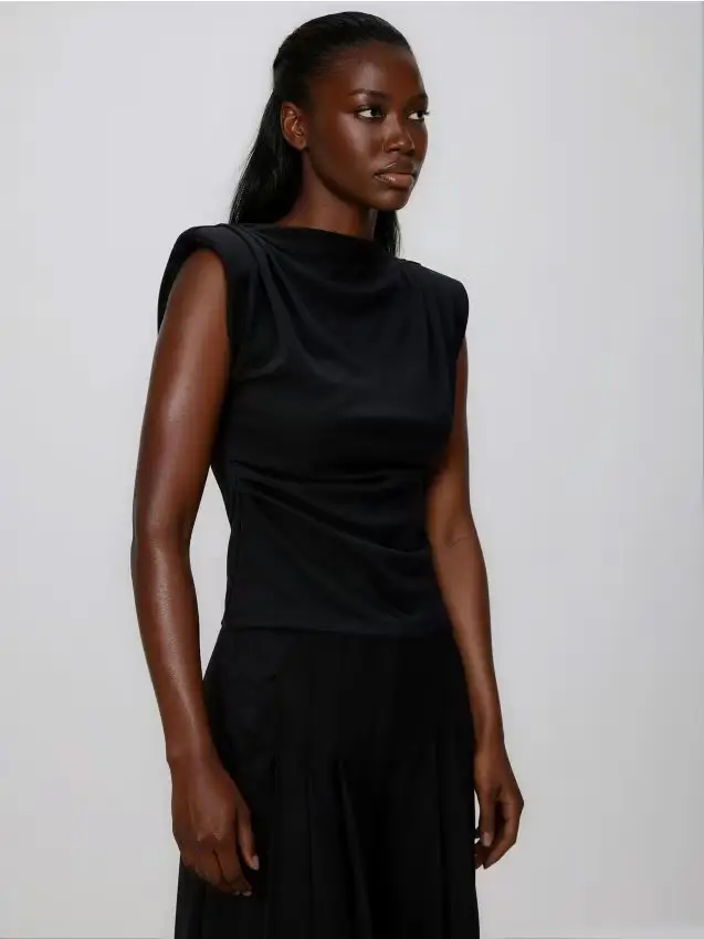 Blusa con spalline - nero