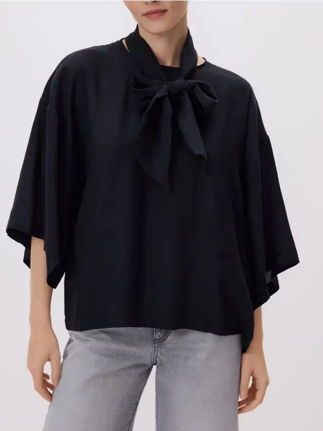Blusa fantasia con laccetto - nero