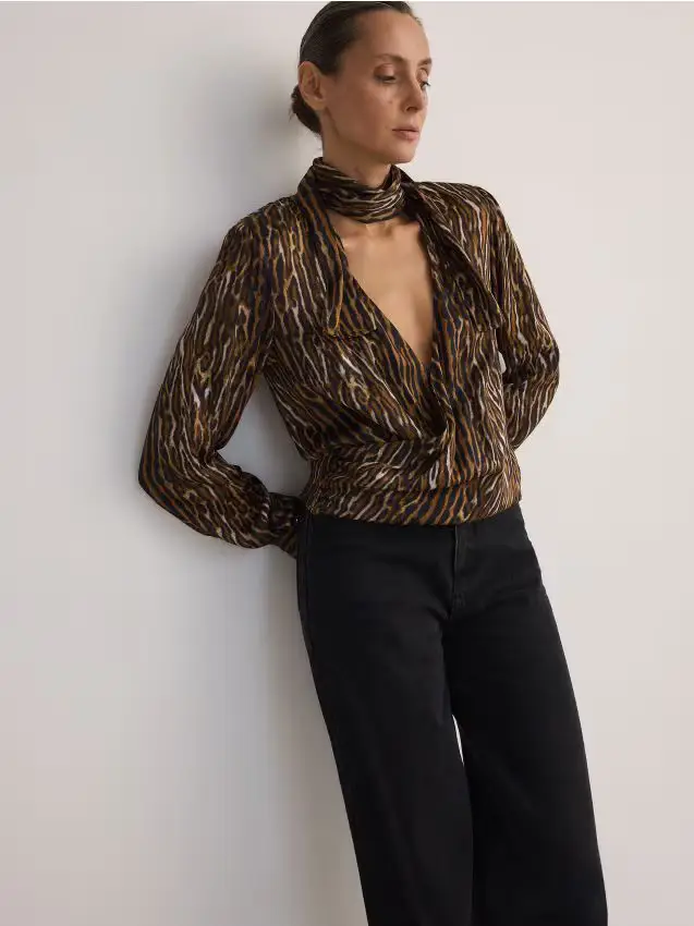 Blusa incrociata con sciarpa - multicolore