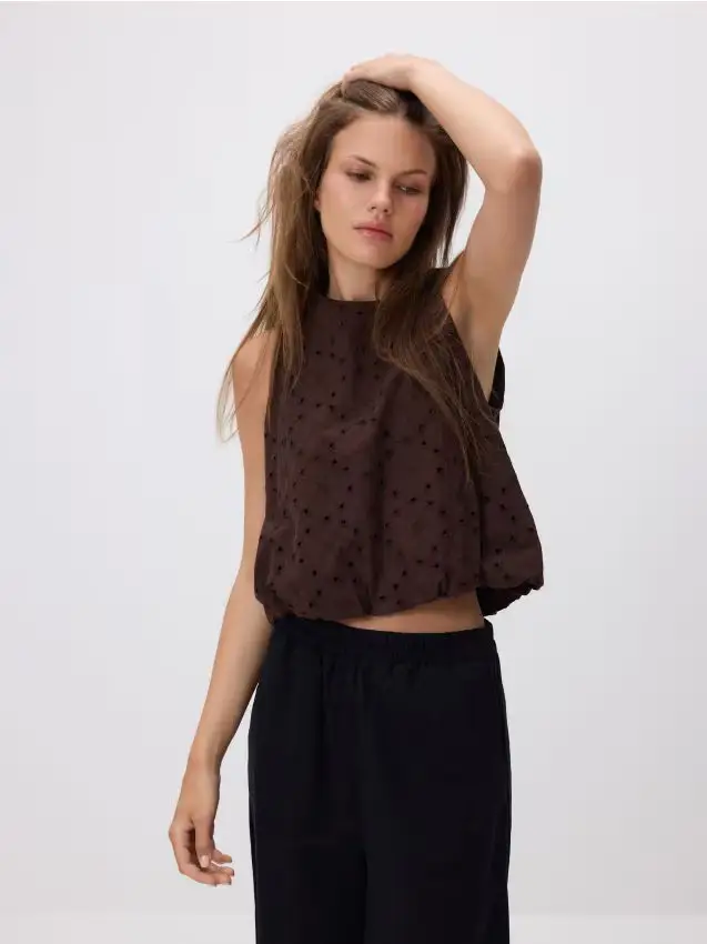 Blusa traforata in cotone - marrone scuro
