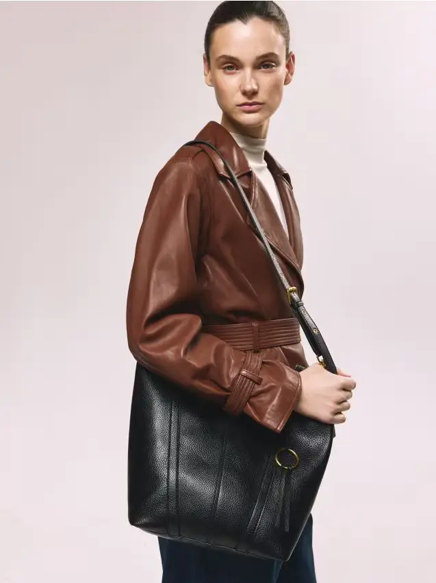 Borsa shopper con ciondolo - nero