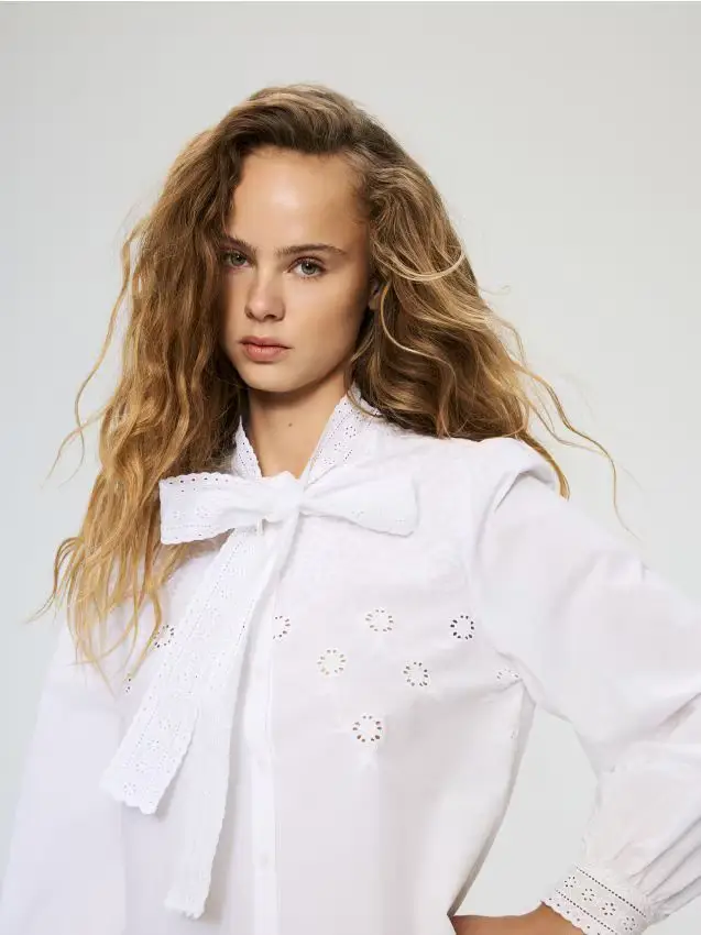 Camicetta in cotone allacciata - bianco