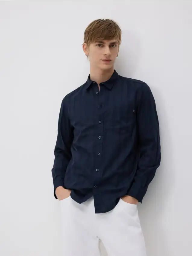 Camicia a taglio standard in misto cotone - blu scuro