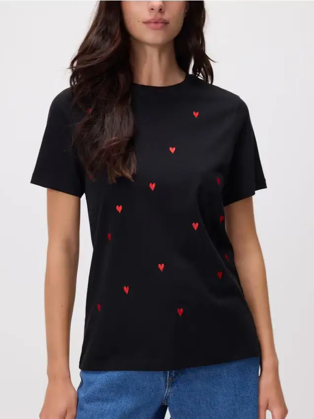 Camiseta regular con bordado pequeño - nero