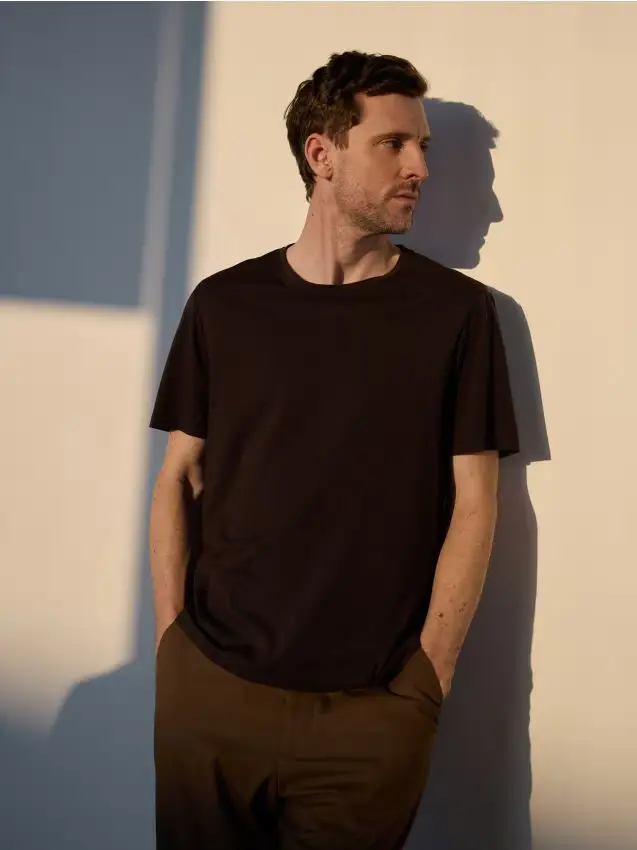 Reserved Camiseta regular fit con cotone mercerizzato - marrone scuro