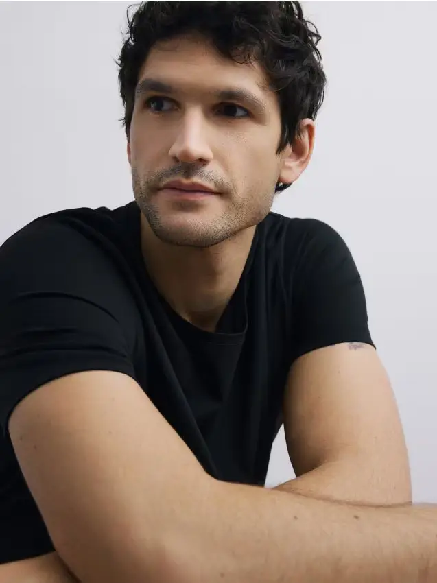 Reserved Camiseta regular fit con cotone mercerizzato - nero