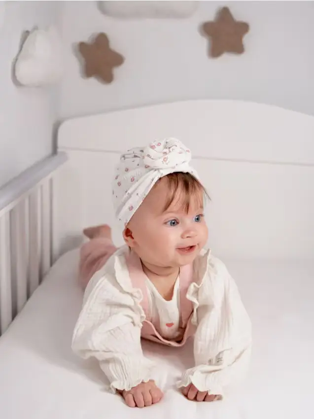 Cappello con nodo frontale - panna