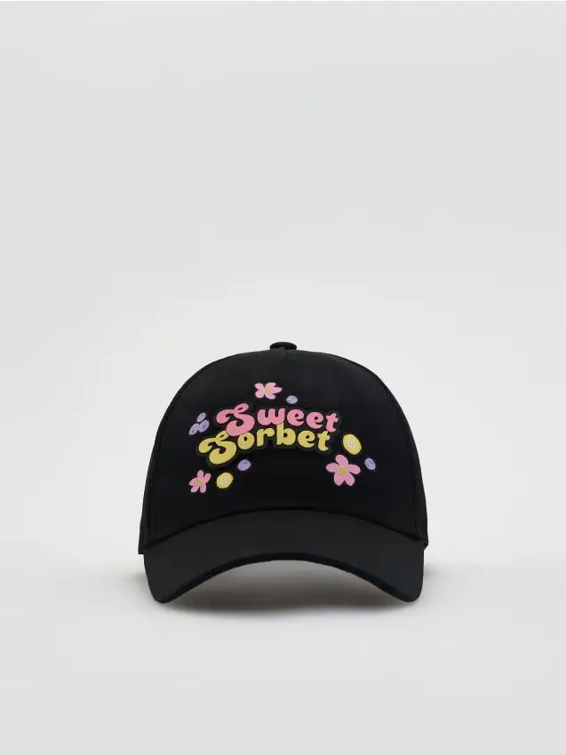 Cappello con visiera e applicazione - nero