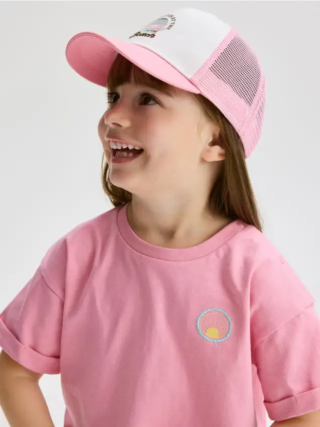 Cappello con visiera e applicazione - rosa pastello