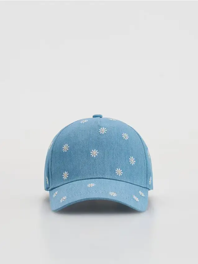 Cappello con visiera e ricamo - blu pallido