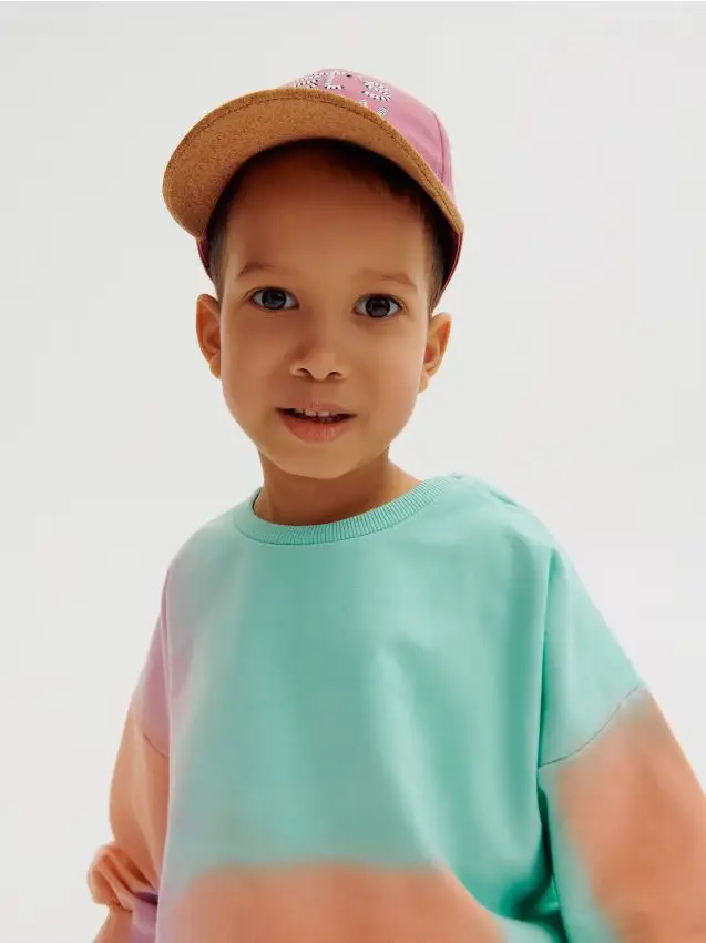 Cappello con visiera e ricamo - maroon