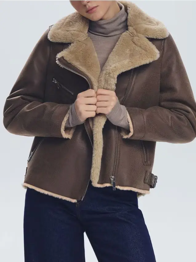 Cappotto in ecopelle con finiture in montone sintetico - beige