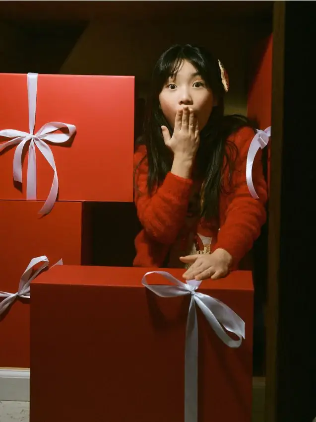 Cardigan con bottoni decorativi - rosso