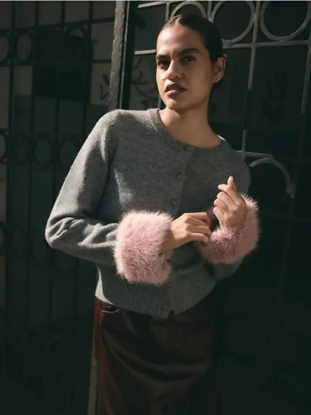 Cardigan con polsini in pelliccia sintetica - grigio medio