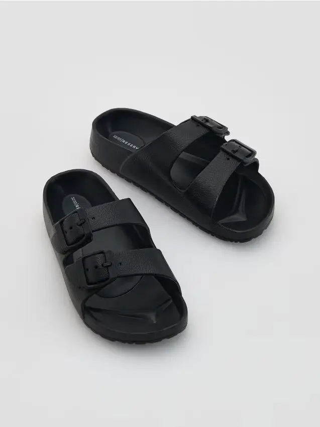 Ciabatte con fibbie - nero