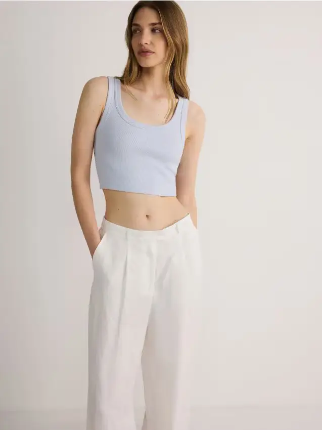 Crop top con spalline - blu pallido