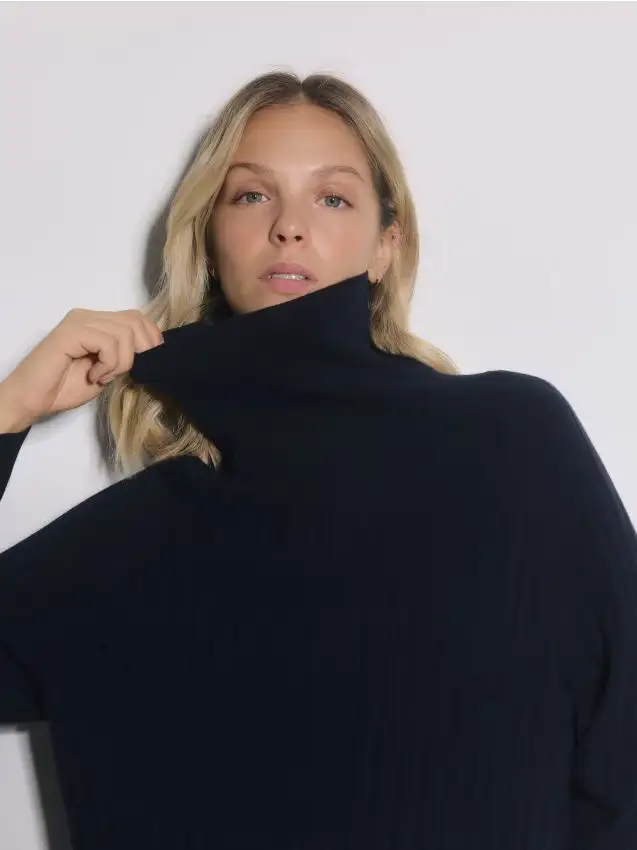 Dolcevita a costine - blu scuro