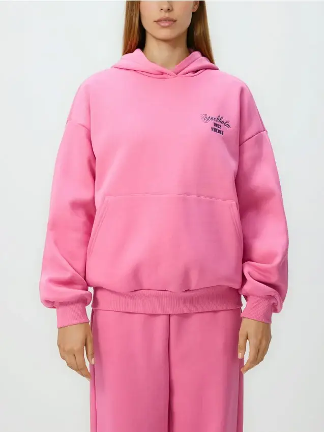 Felpa con cappuccio con slogan ricamato - rosa