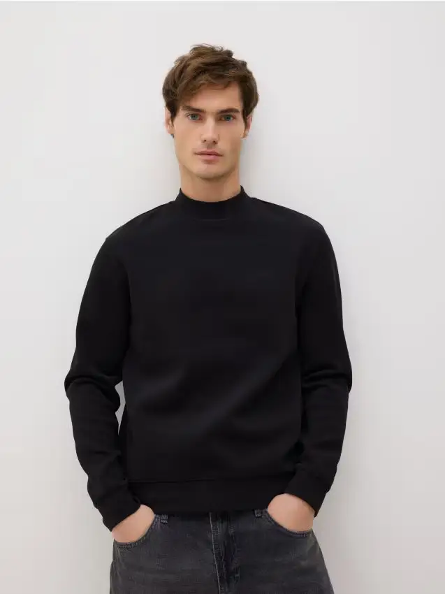 Felpa con collo rialzato - nero