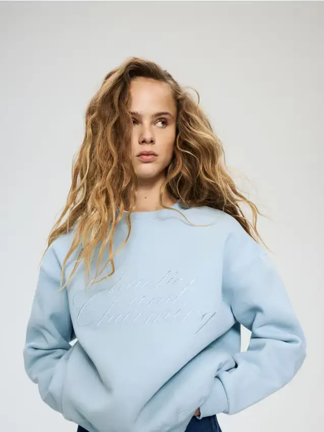 Felpa con dettagli ricamati - blu pallido