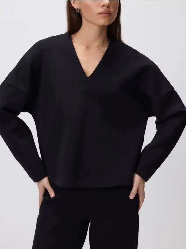 Felpa con scollo a V - nero