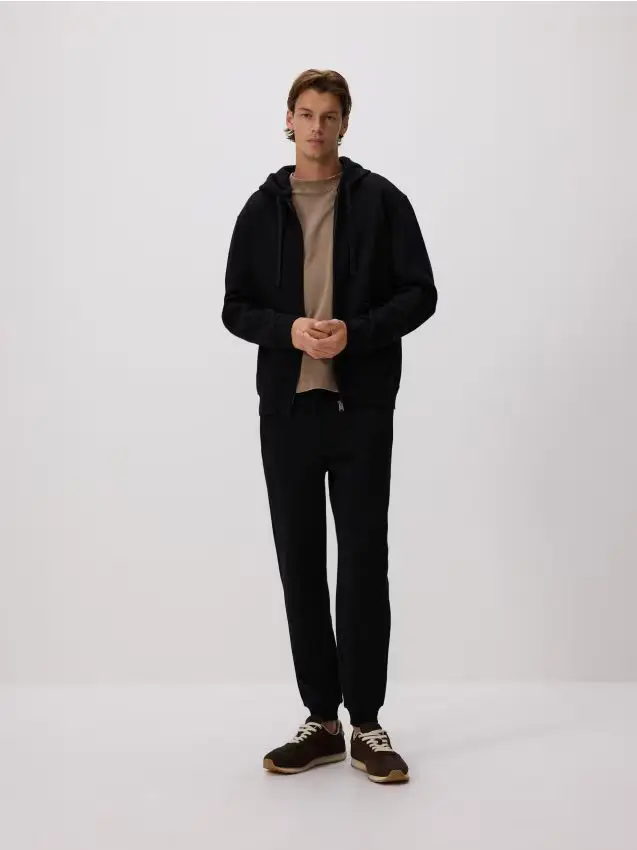 Felpa regular con cappuccio - nero