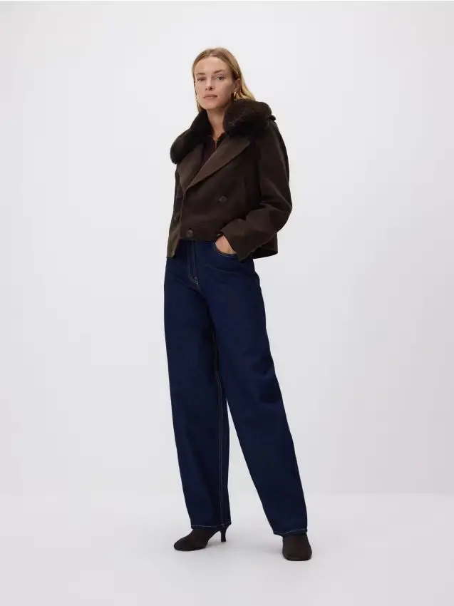 Giacca con colletto in pelliccia ecologica - marrone scuro