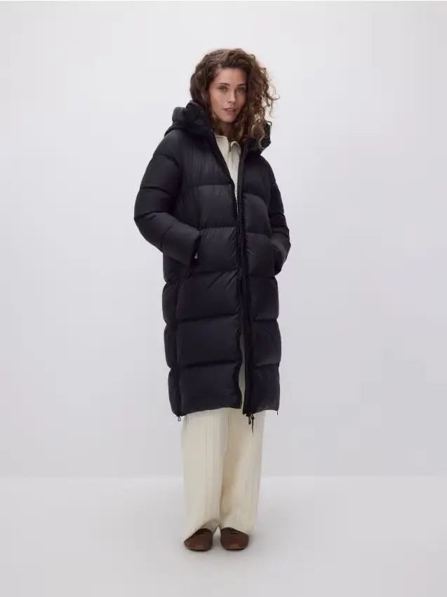 Giacca in piumino con cappuccio - nero