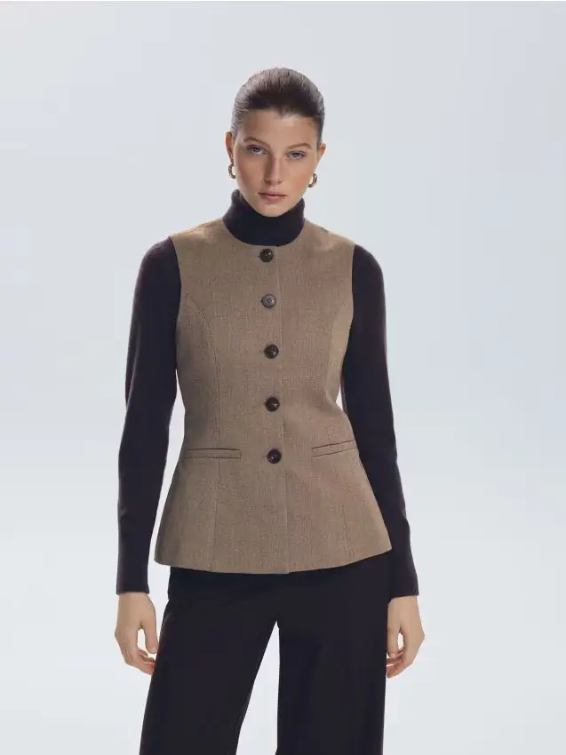 Gilet con bottoni decorativi - beige