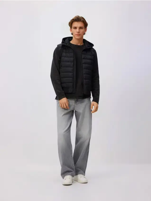 Gilet trapuntato con cappuccio - nero