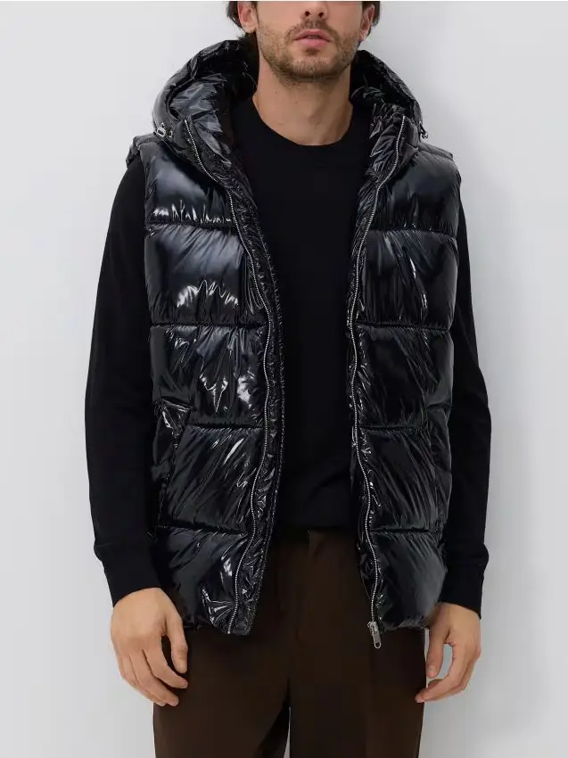 Gilet trapuntato con cappuccio - nero