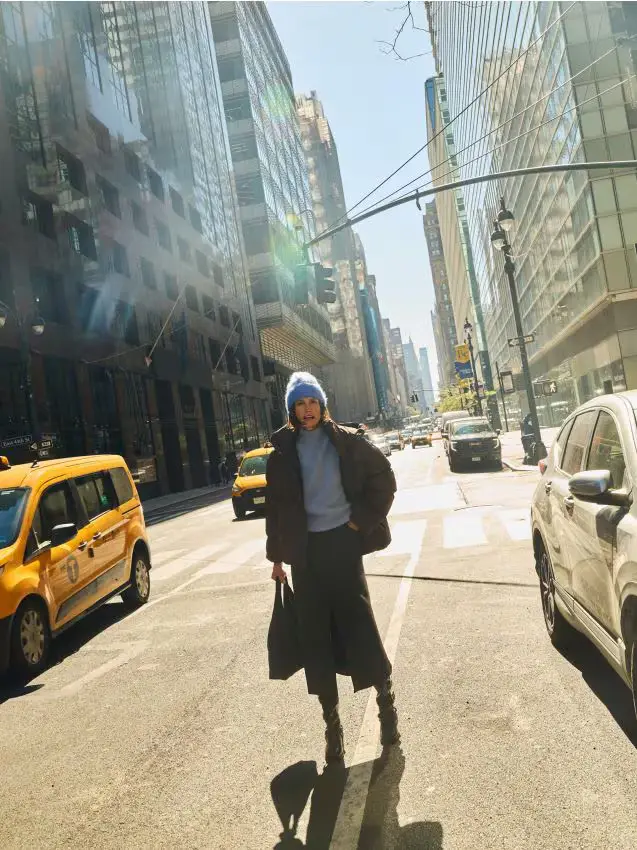 Gonna midi in eco-pelle scamosciata - marrone scuro