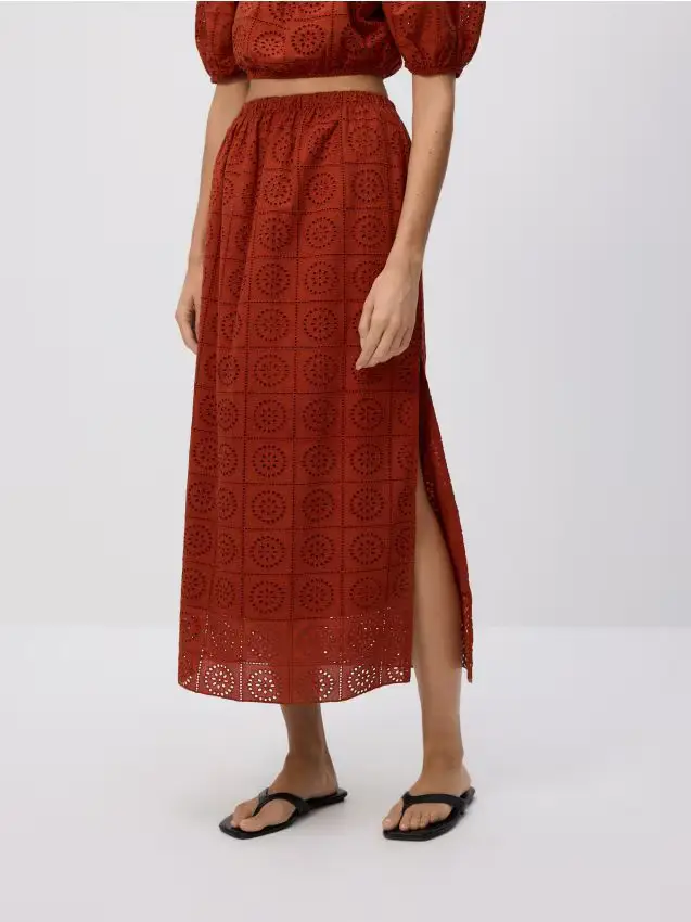 Gonna traforata con spacchi - rosso piccante