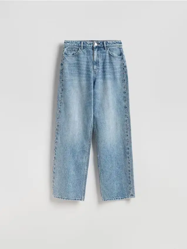Jeans a gamba larga con applicazione - blu