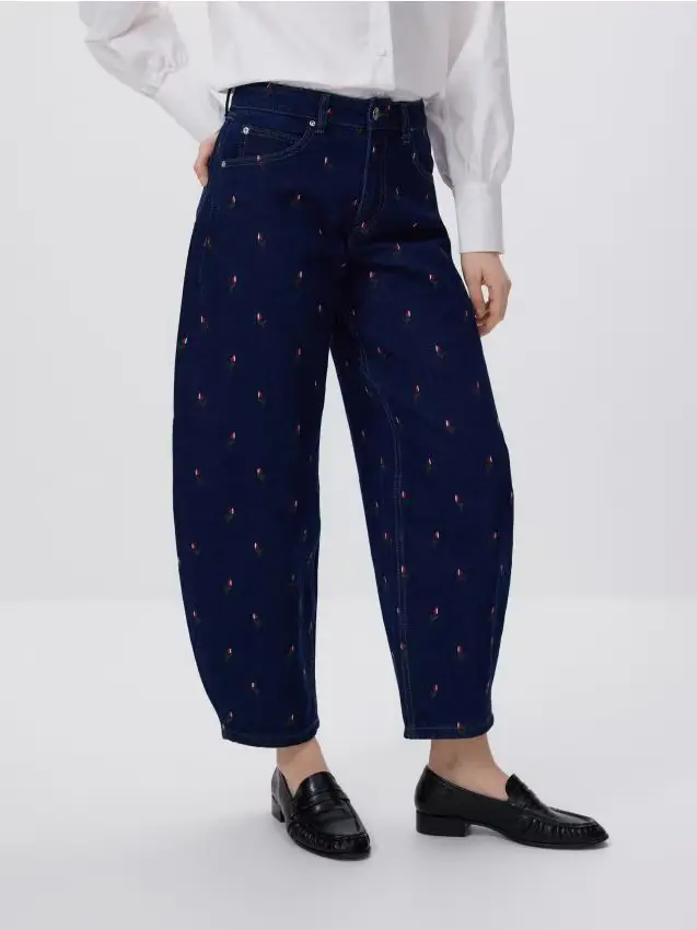 Jeans barrel leg con ricamo - blu scuro