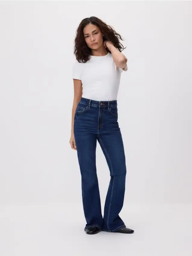 Jeans flare con gamba più corta - blu scuro