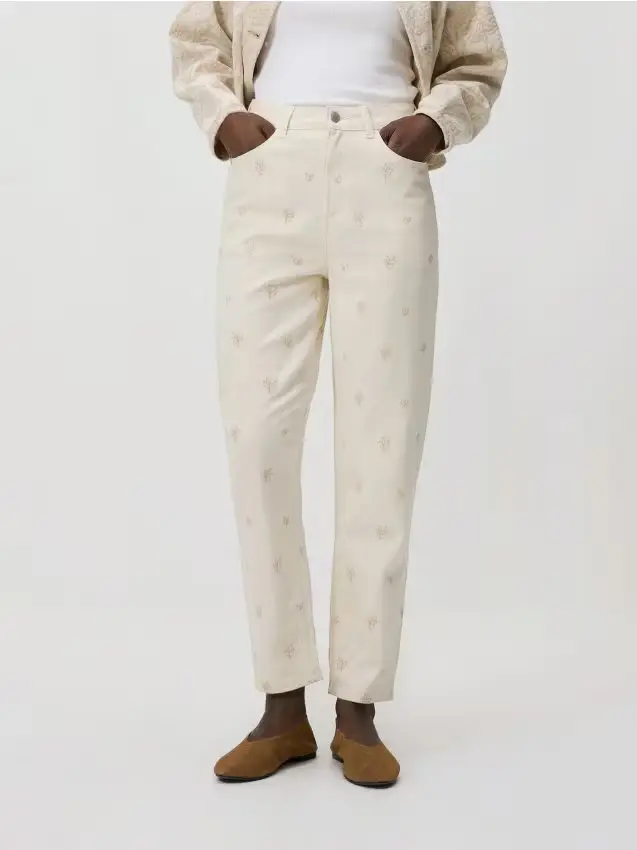 Jeans mom con ricamo - panna