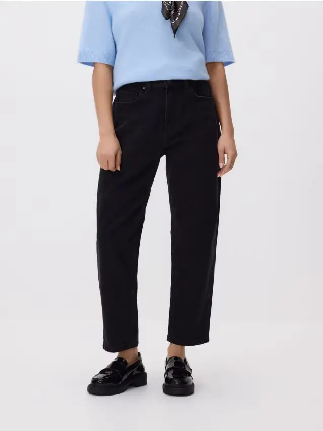 Jeans mom fit con gamba corta - nero