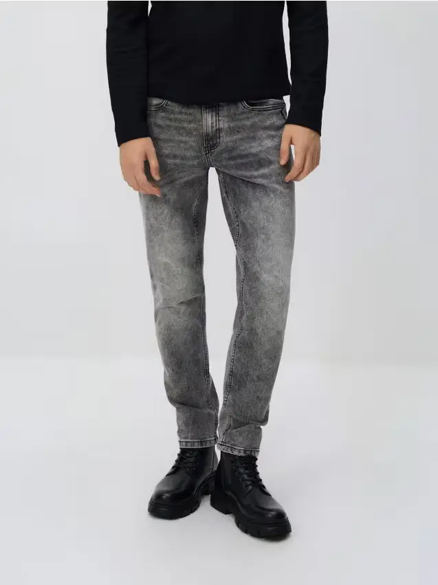 Jeans slim con effetto slavato - grigio chiaro