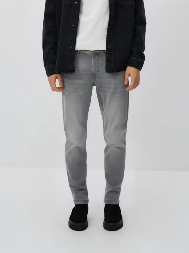 Jeans slim con effetto slavato - grigio chiaro