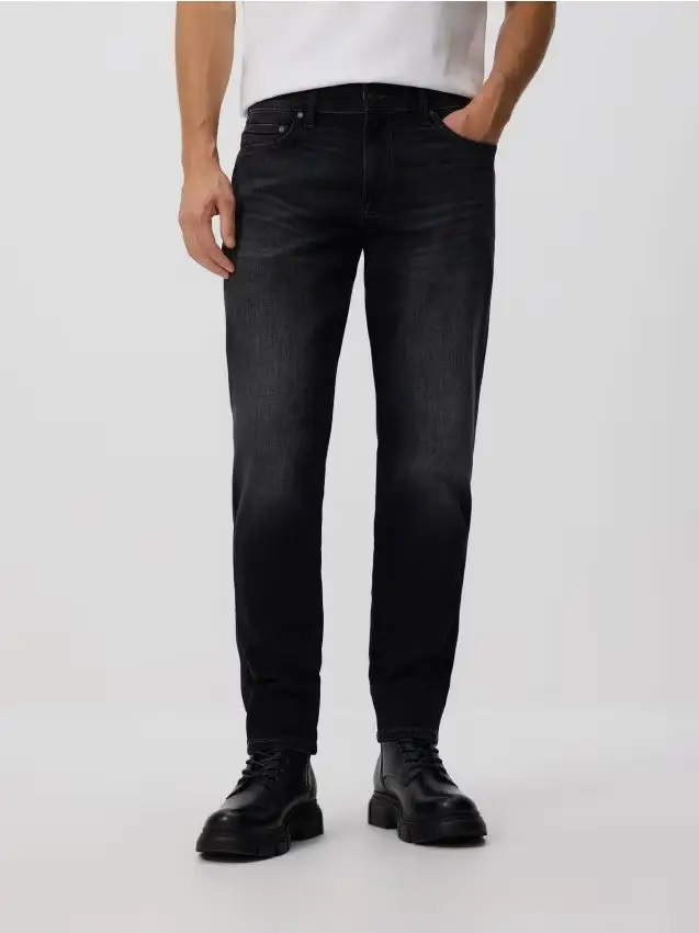 Jeans slim con effetto slavato - grigio