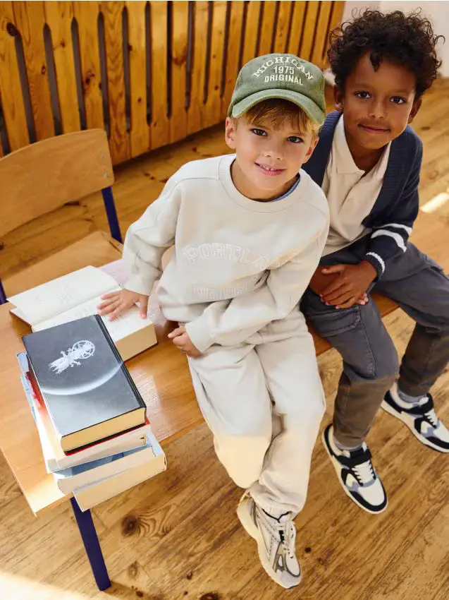 Jogger con dettaglio a catenella - grigio scuro