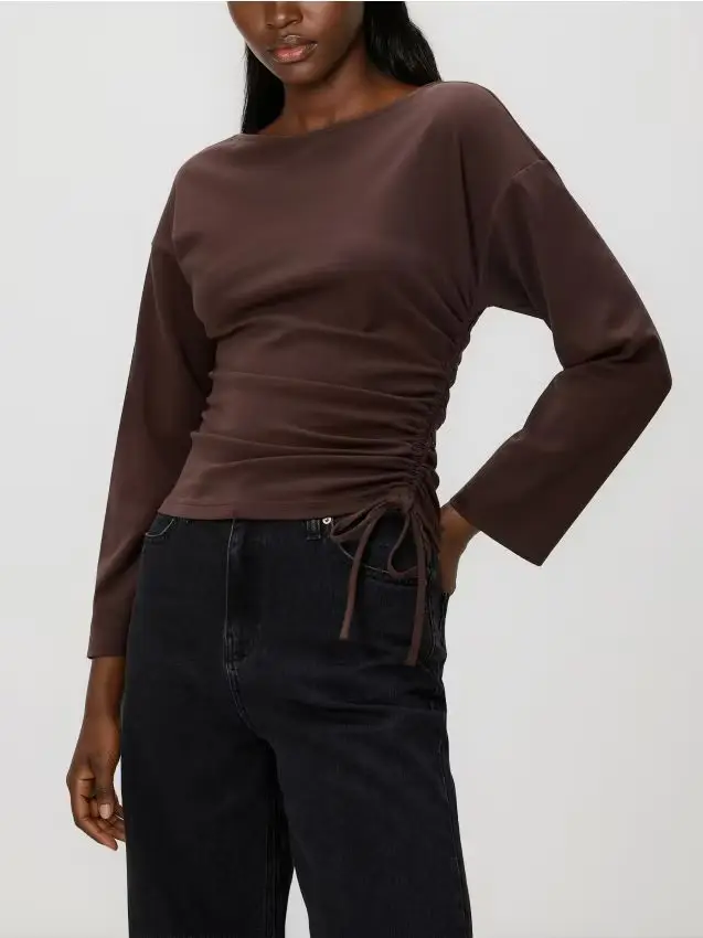 Maglia a maniche lunghe con arricciatura - marrone scuro