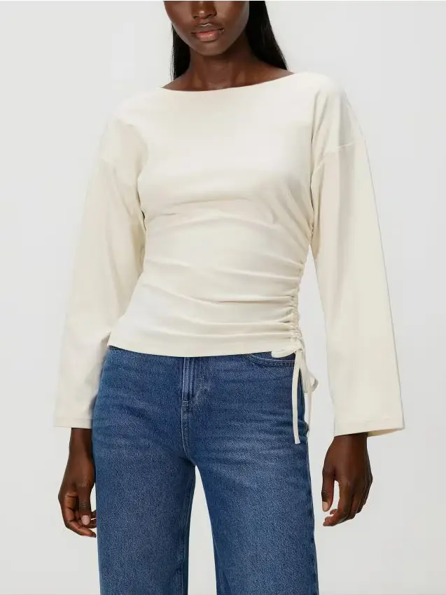 Maglia a maniche lunghe con arricciatura - panna