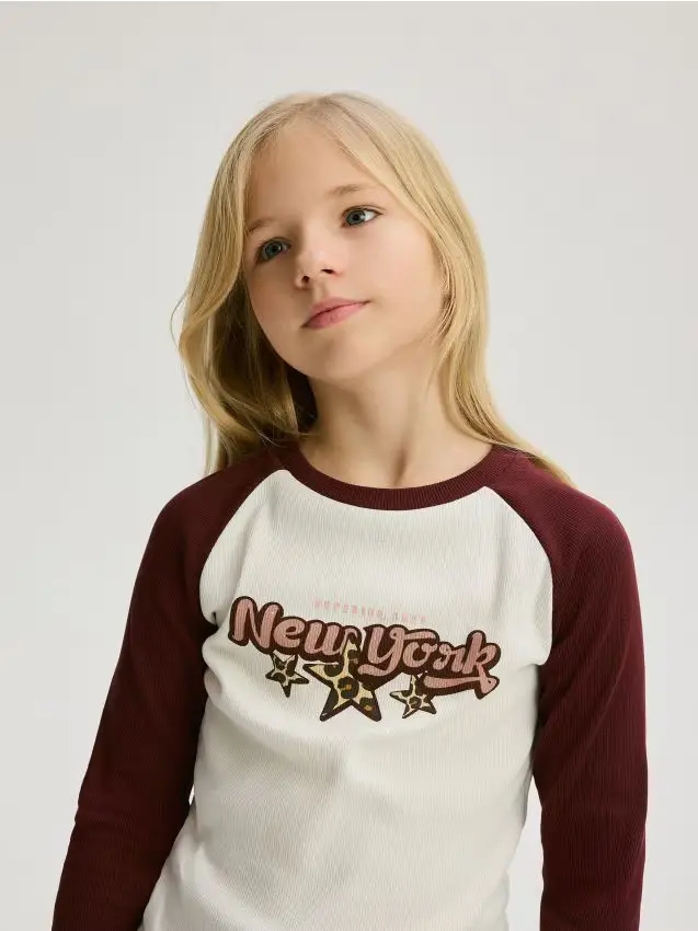 Maglietta a costine con scritta - marrone scuro