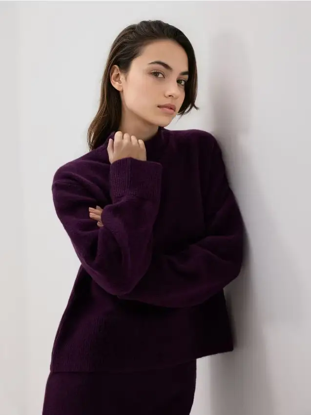 Maglione a collo alto basso liscio - mogano