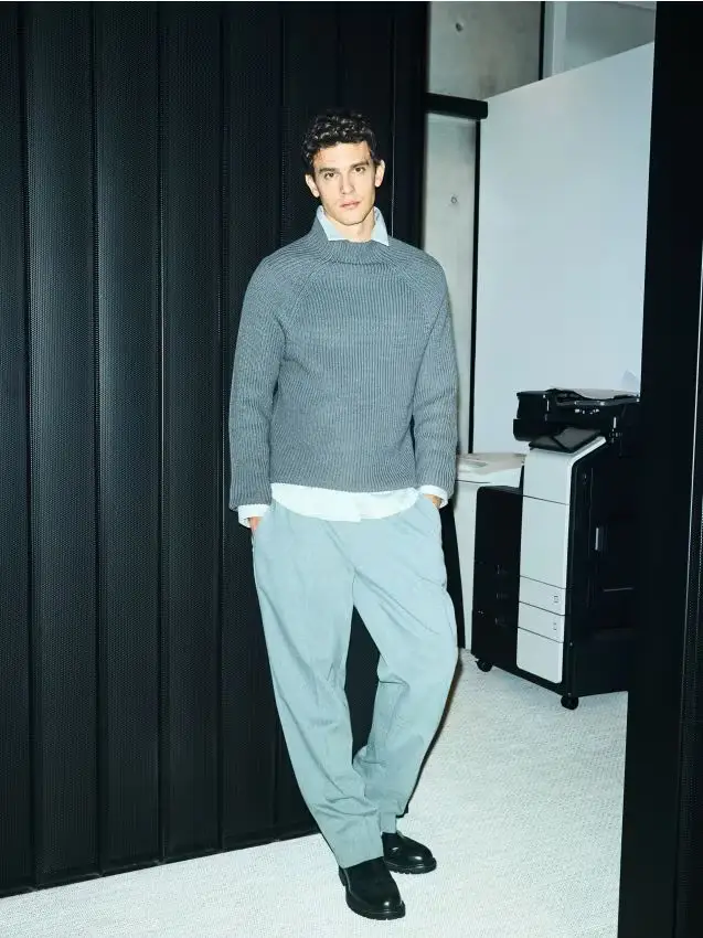 Maglione a costine con collo alto - grigio scuro