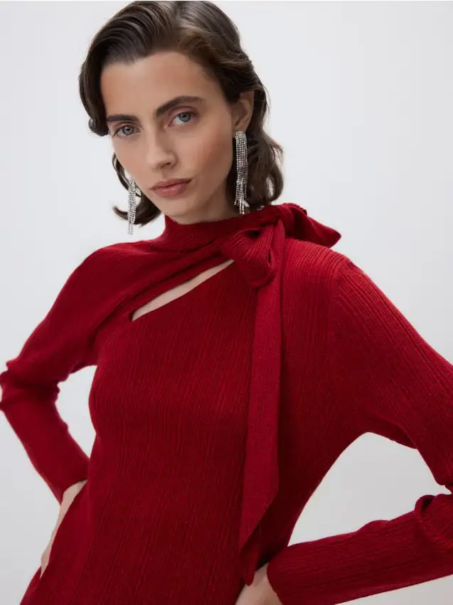 Maglione con allacciatura decorativa - rosso