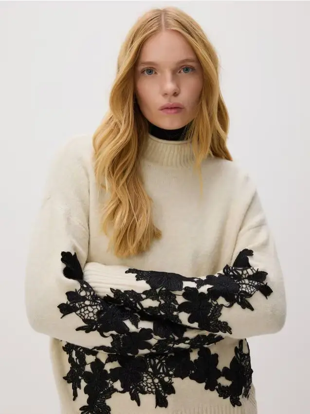 Maglione con applicazione decorativa - nude